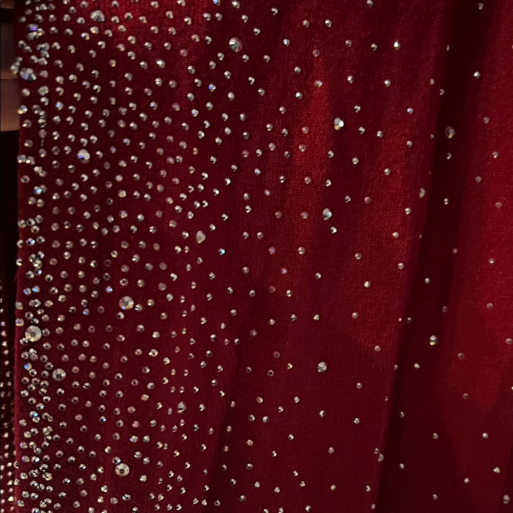 Elegant Red Cardigan with Sparkling Details - Picture 2 of 4